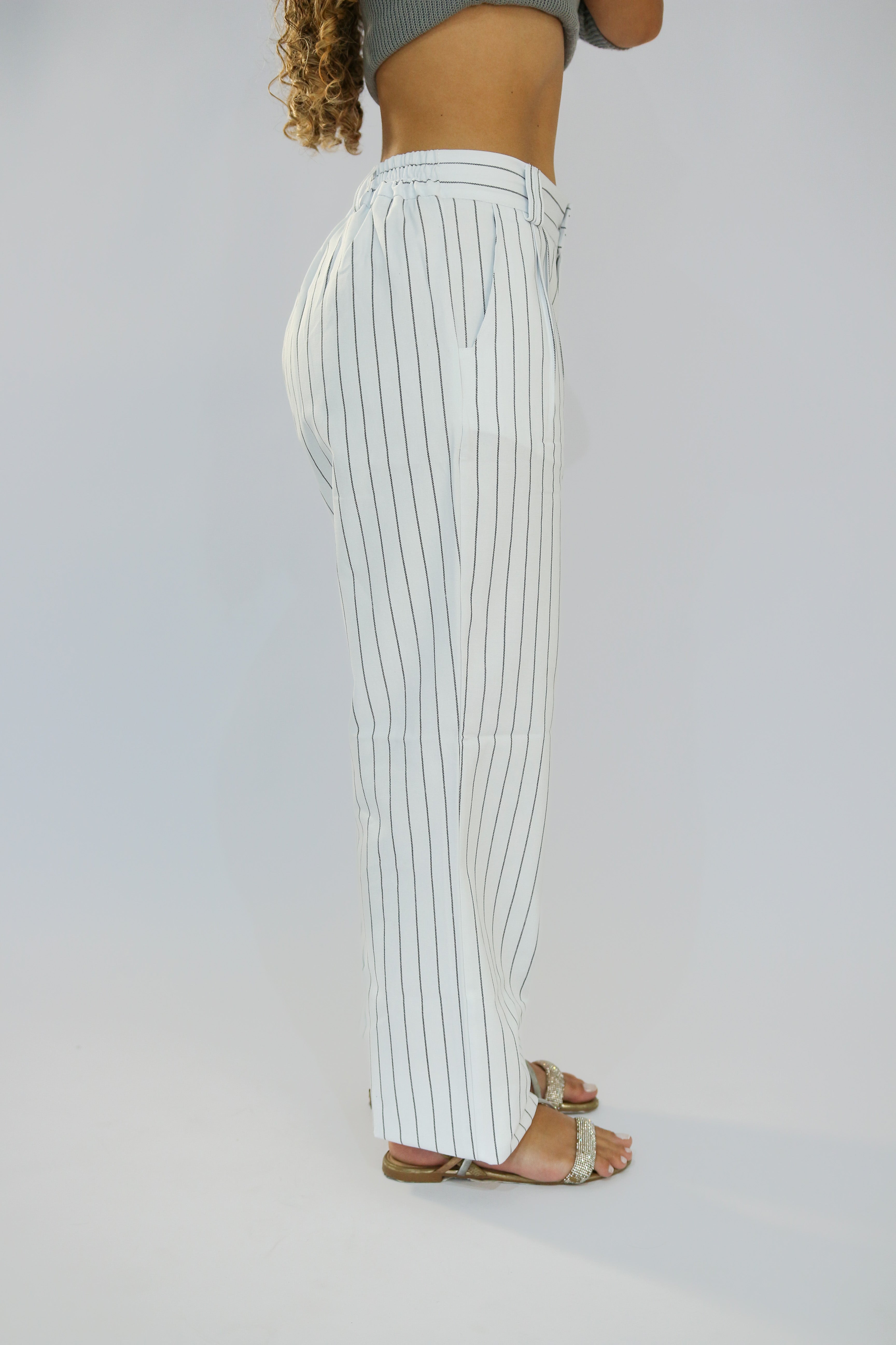 Calça Wide Leg Risca de Giz branca com Elástico