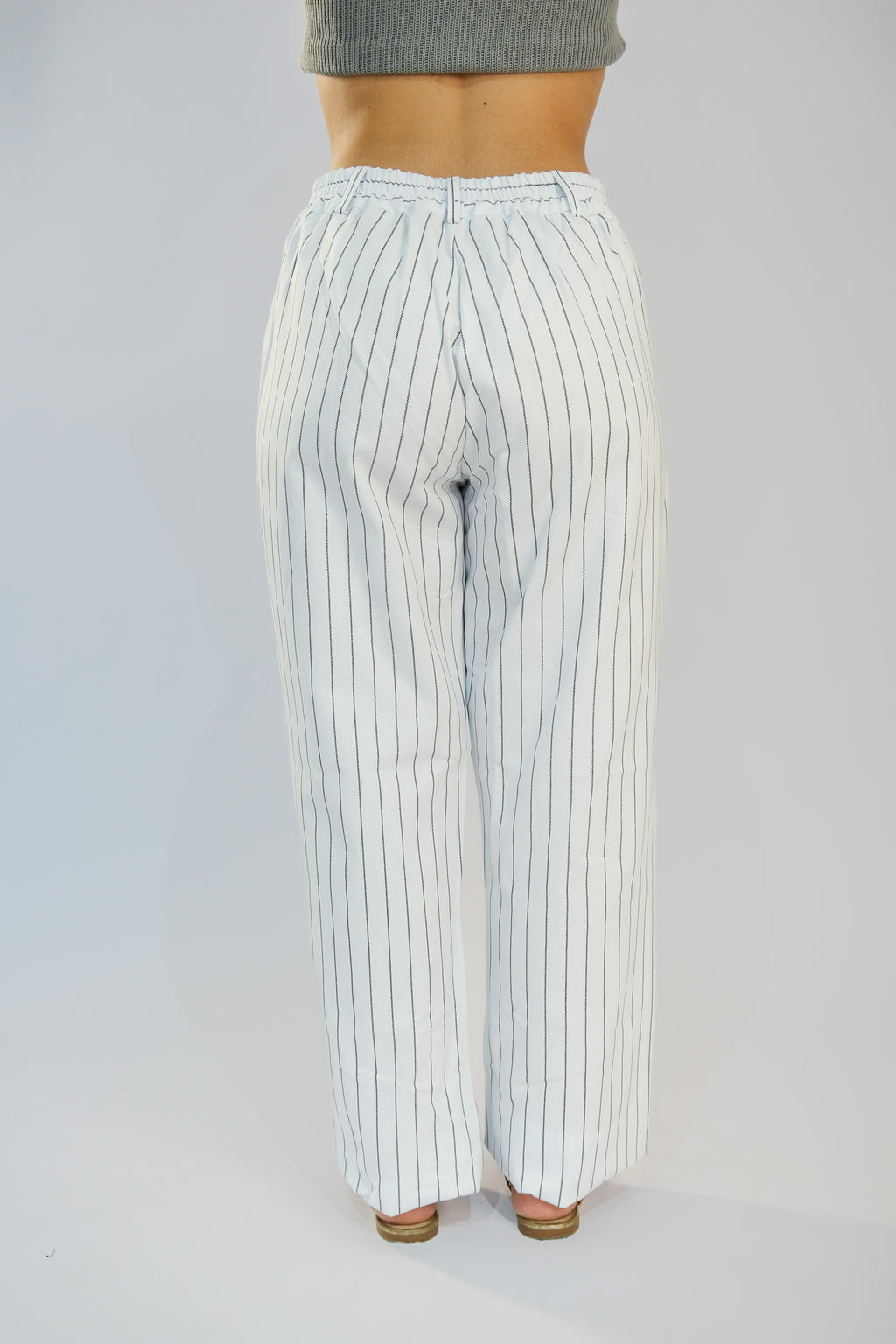 Calça Wide Leg Risca de Giz branca com Elástico