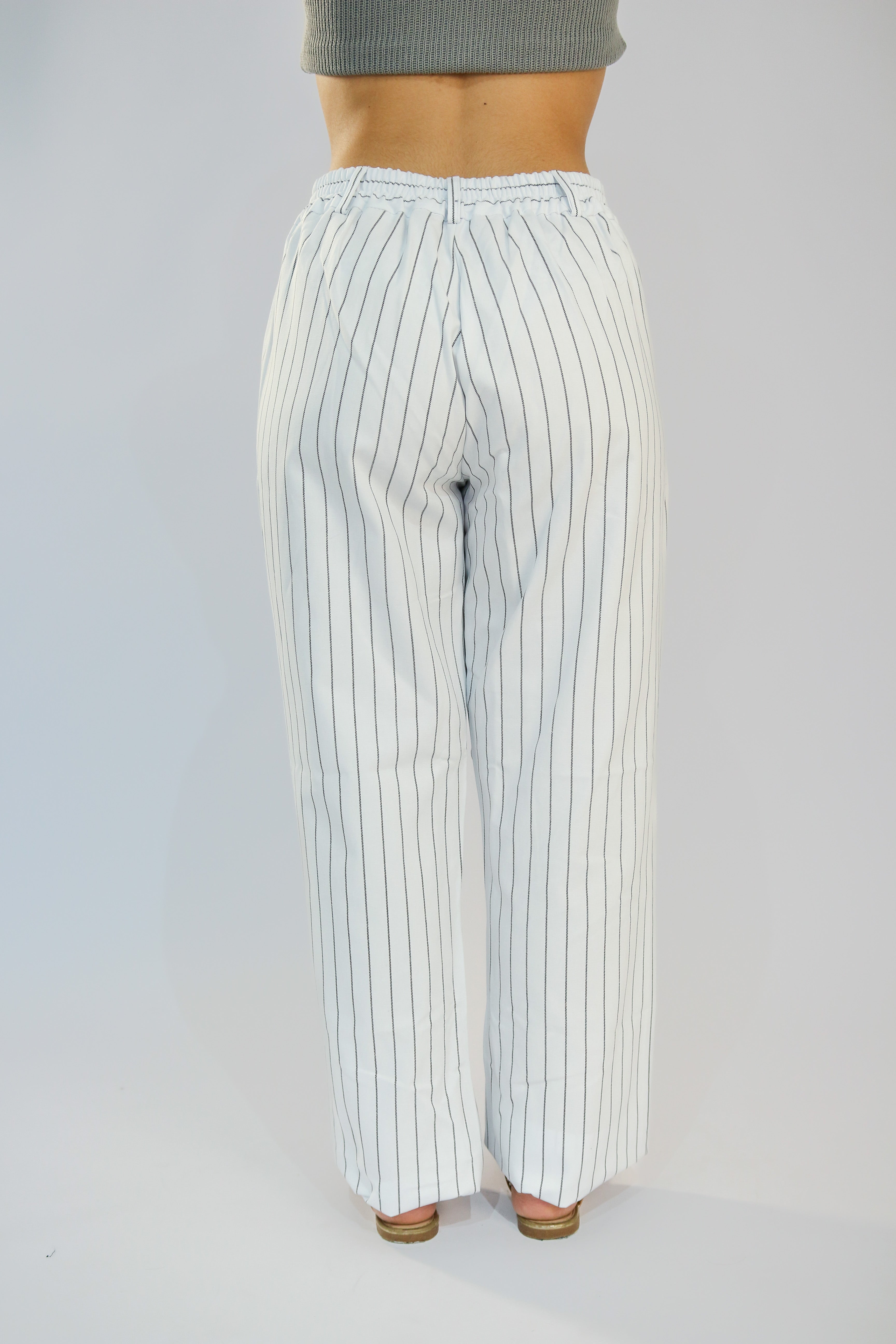 Calça Wide Leg Risca de Giz branca com Elástico
