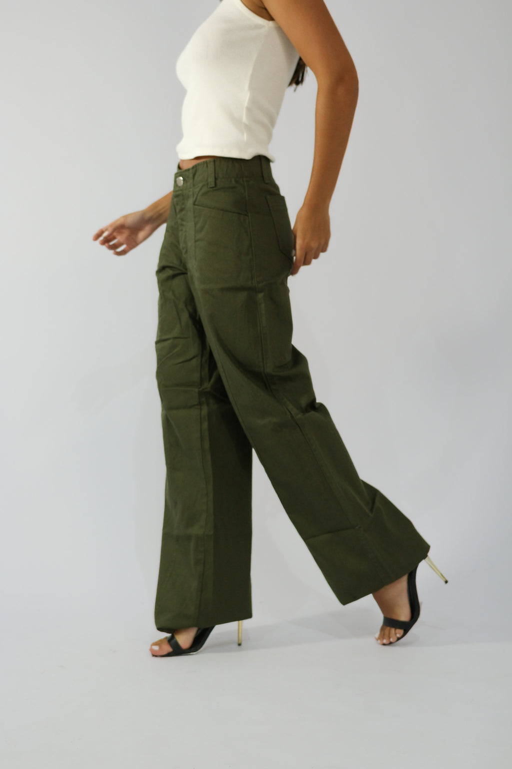 Calça Wide Leg Recorte Frontal Verde Militar
