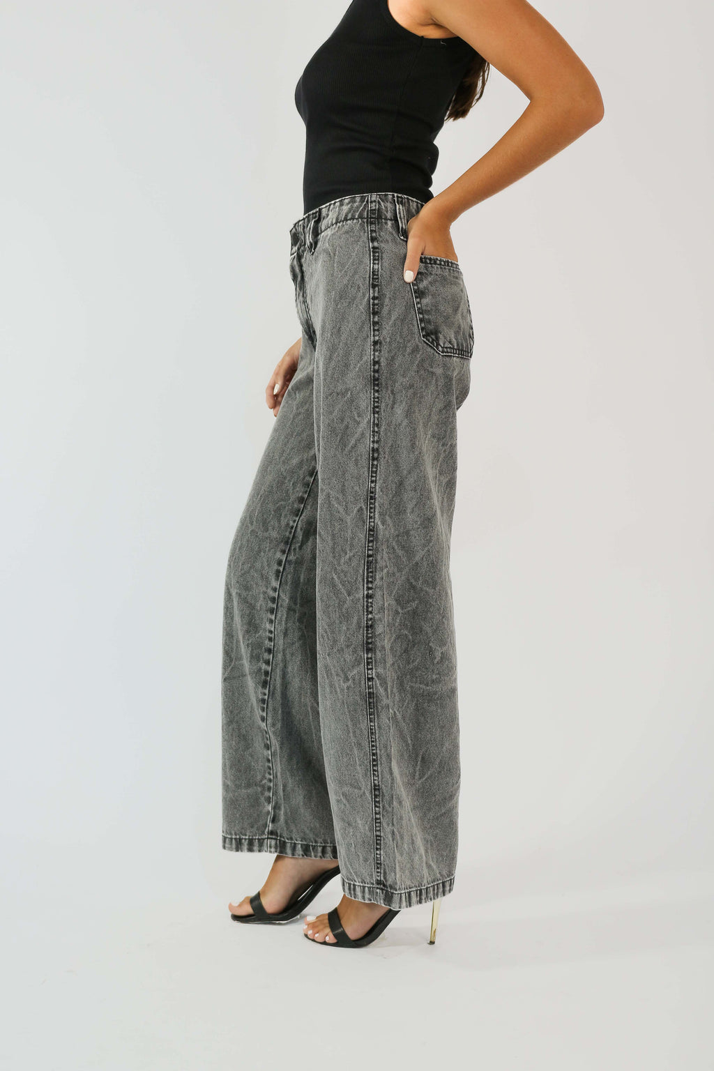 Calça Wide Leg Recorte Frontal Preto Marmorizado