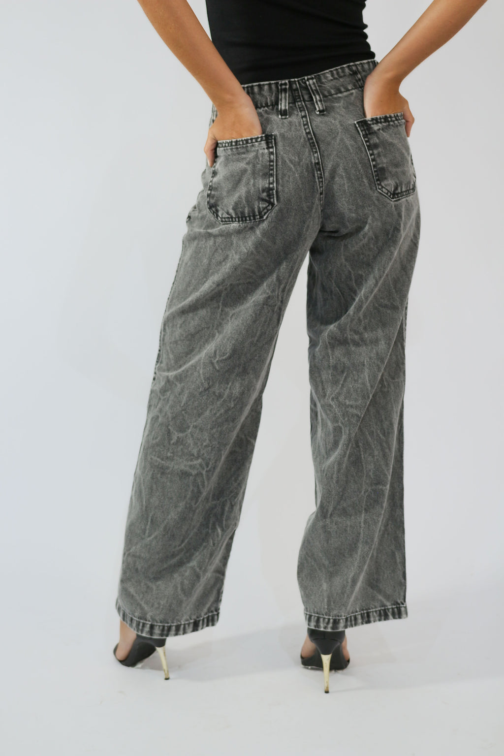 Calça Wide Leg Recorte Frontal Preto Marmorizado