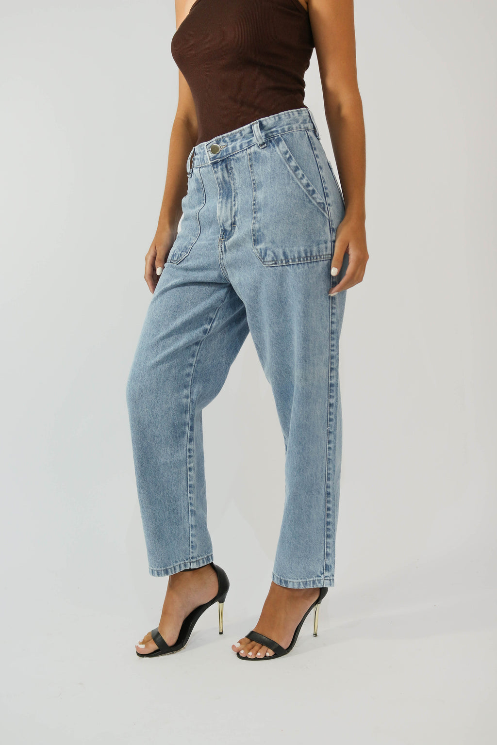 Calça Mom Bolso Pregado Jeans Marmorizado