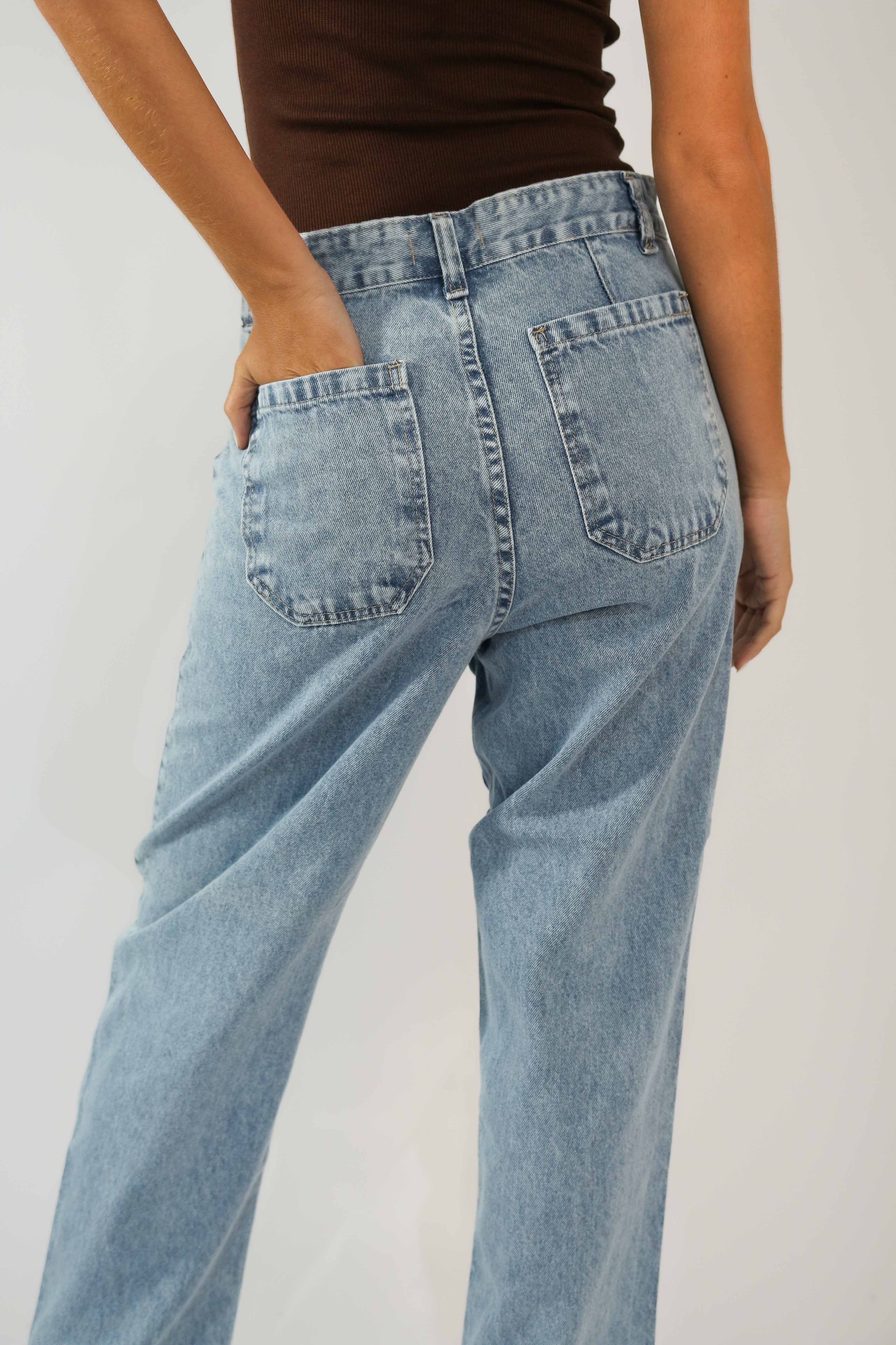 Calça Mom Bolso Pregado Jeans Marmorizado