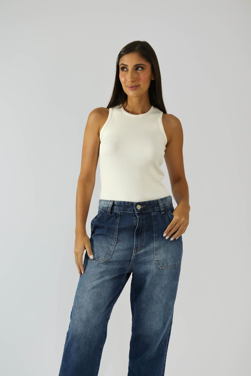 Calça Mom Bolso Pregado Jeans Destroy