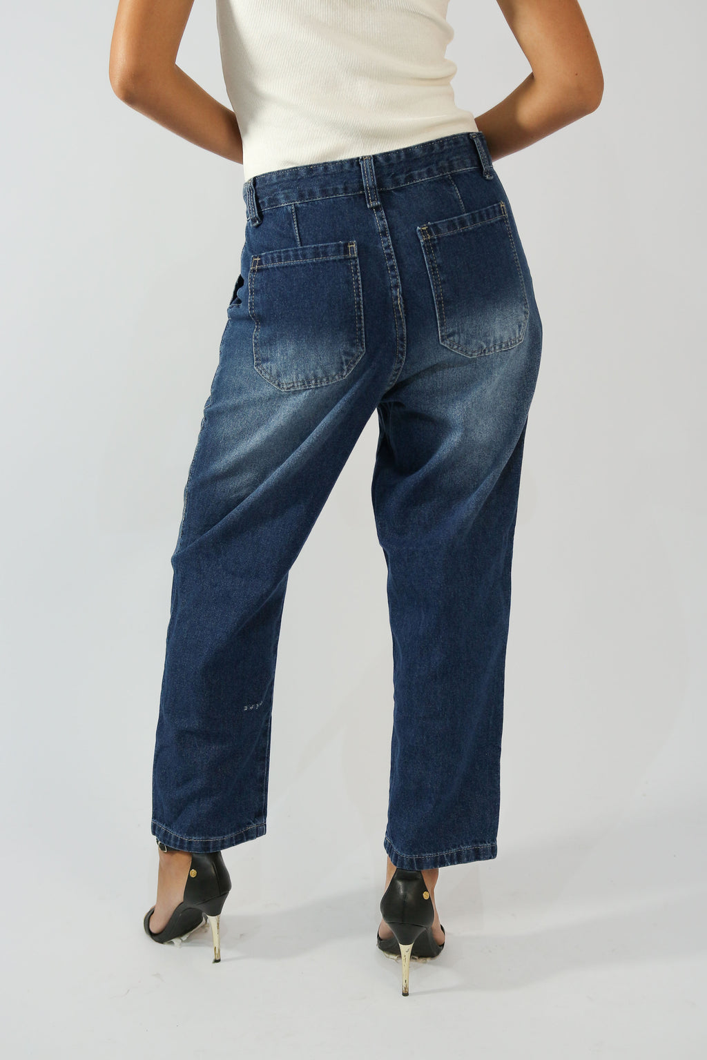 Calça Mom Bolso Pregado Jeans Destroy