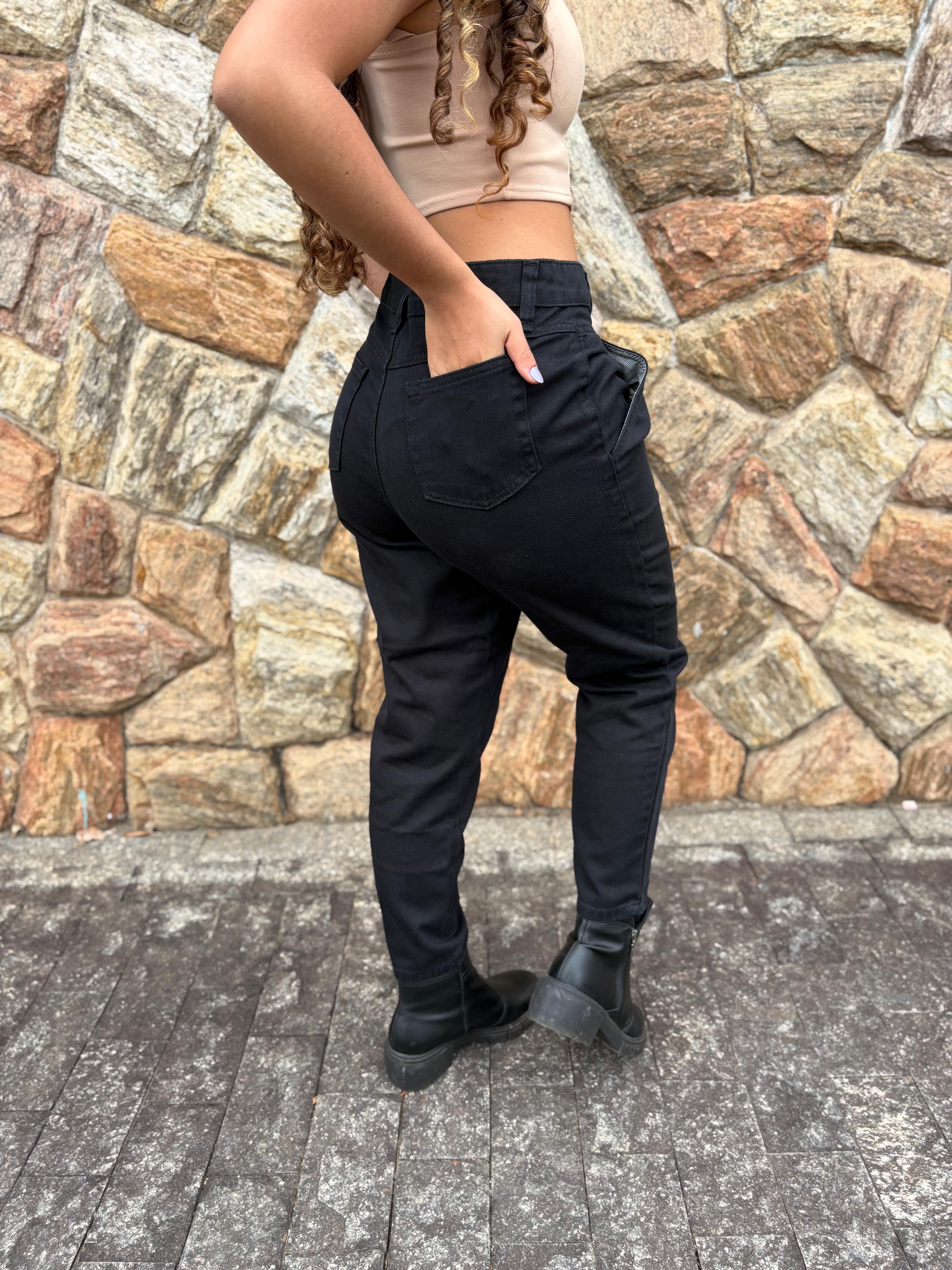 Calça Cenoura - Preta