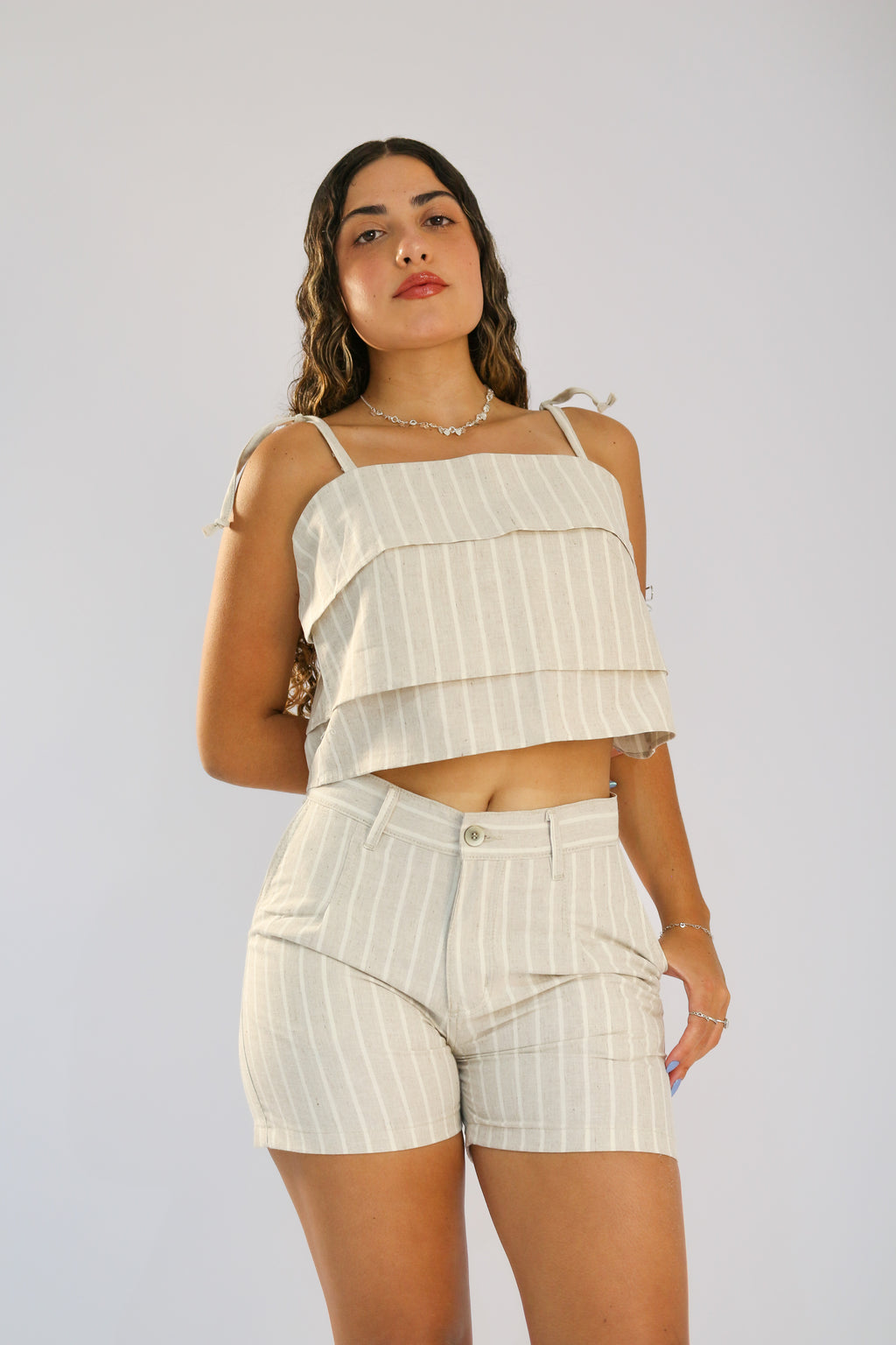 Short Alfaiataria Palha com  Listra Branca